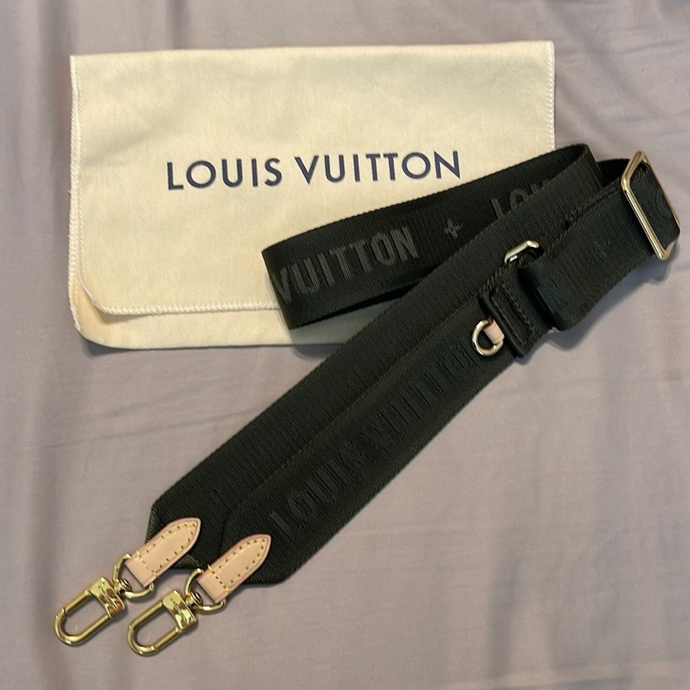 Louis Vuitton multi pochette strap